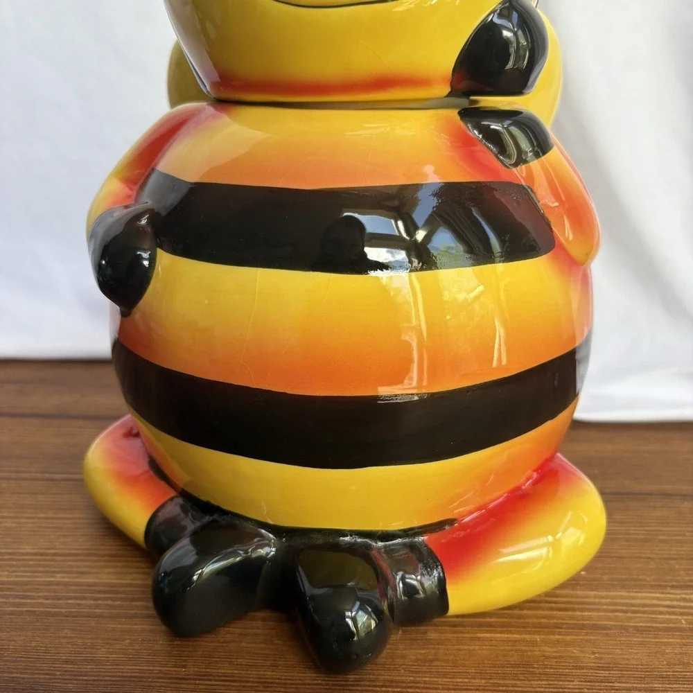 Cosmos Gifts Ceramic Honey Bee Cookie Jar Bumble Bee Kitchen Canister